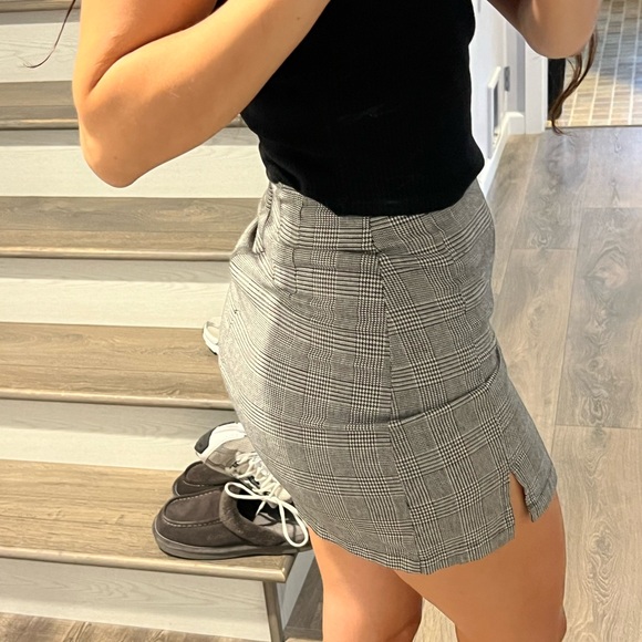 Brandy Melville plaid mini skirt with slits - Picture 3 of 7